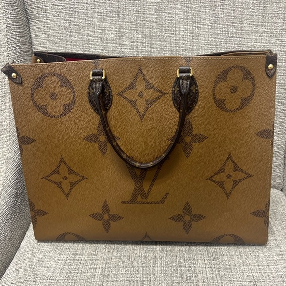 LV On The Go Large in excellent condition. Barely worn. - Picture 7 of 16
